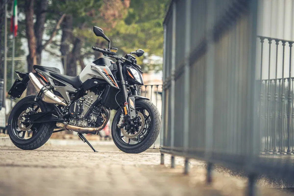 KTM 790 Duke 2023 TEST: torna e costa meno di 9.000 euro! Pro e contro dalla nostra prova (15)