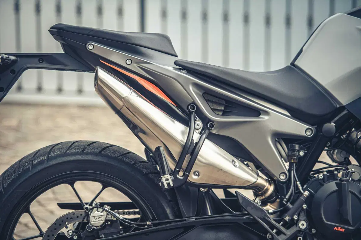 KTM 790 Duke 2023 TEST: torna e costa meno di 9.000 euro! Pro e contro dalla nostra prova (17)