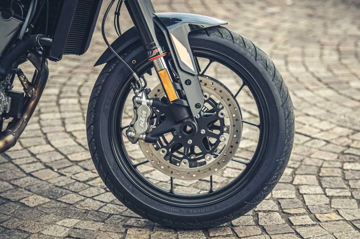 KTM 790 Duke 2023 TEST: torna e costa meno di 9.000 euro! Pro e contro dalla nostra prova (18)