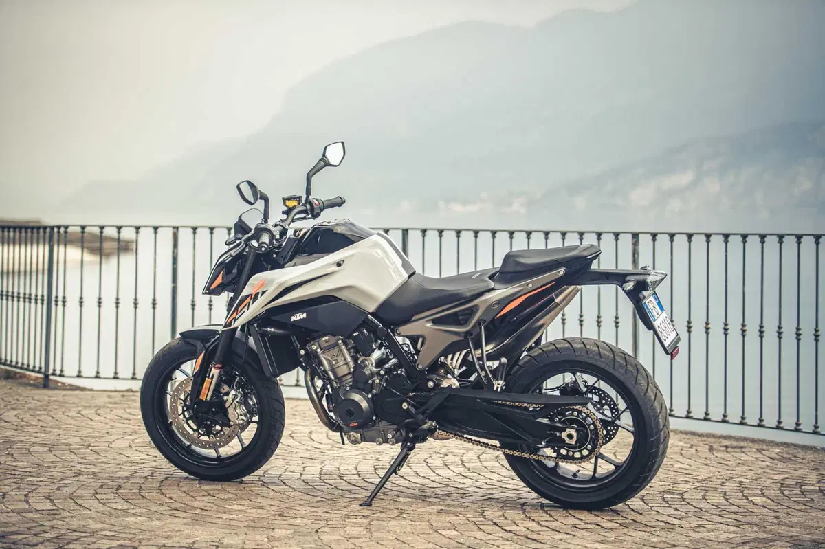 KTM 790 Duke 2023 TEST: torna e costa meno di 9.000 euro! Pro e contro dalla nostra prova (29)