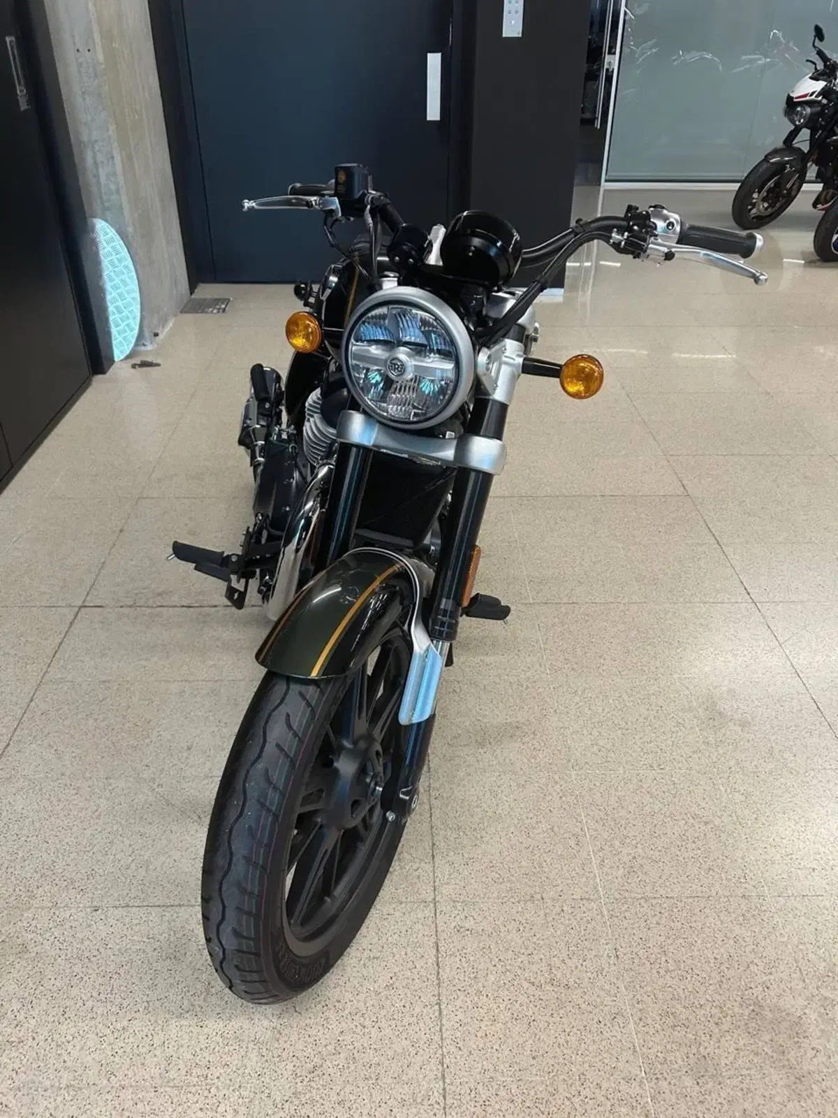 Royal Enfield Super Meteor 650 (2023 - 26) (3)