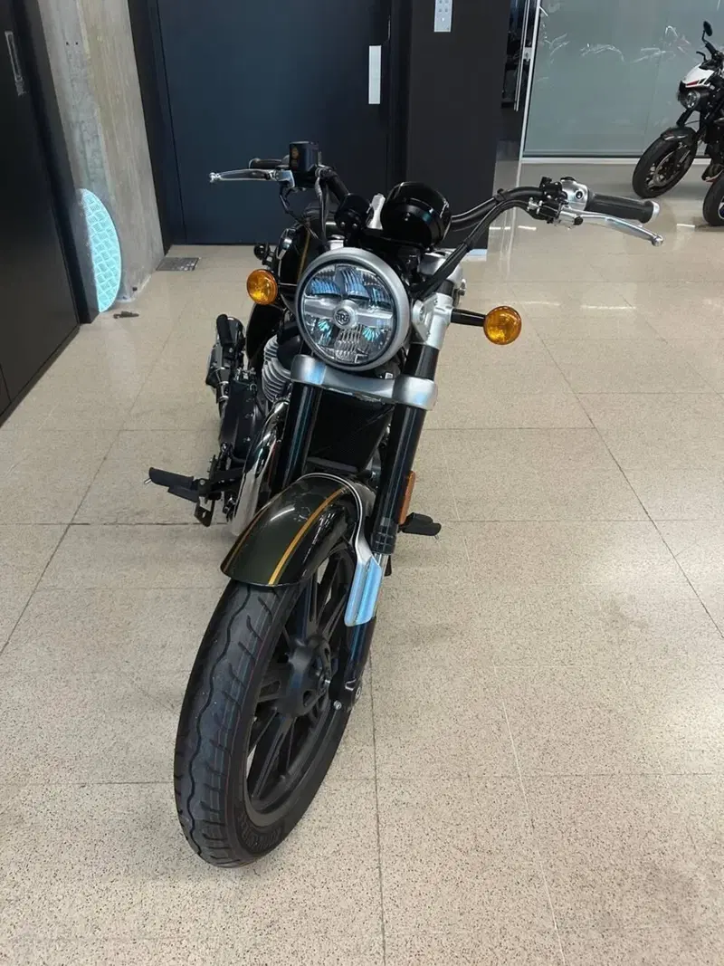 Royal Enfield Super Meteor 650 (2023 - 26) (3)