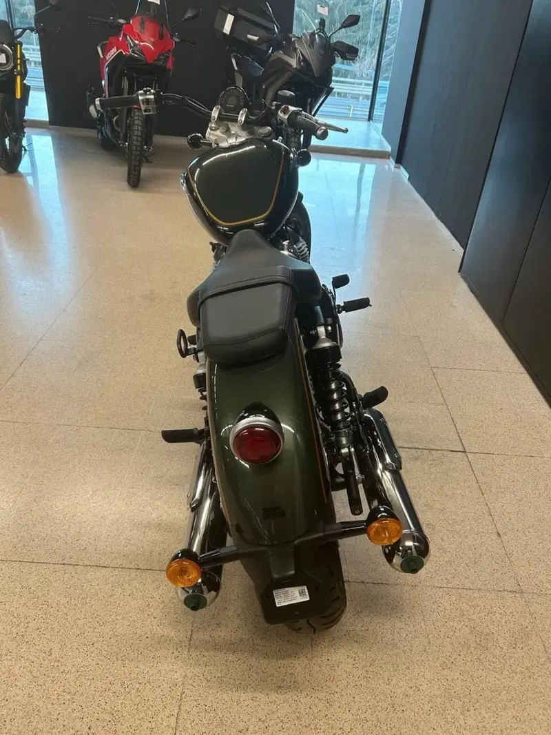 Royal Enfield Super Meteor 650 (2023 - 26) (4)