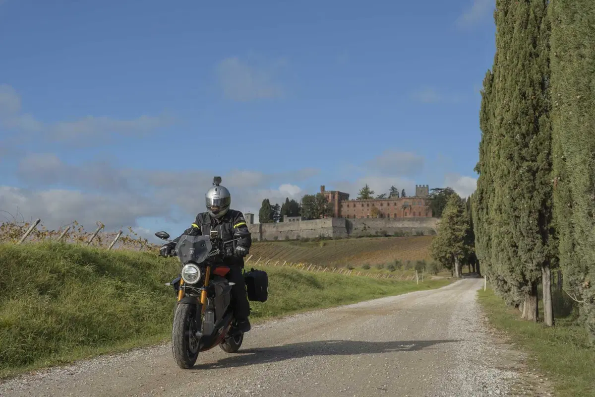 Mettiamo in MOTO l’E-mobility! (14)