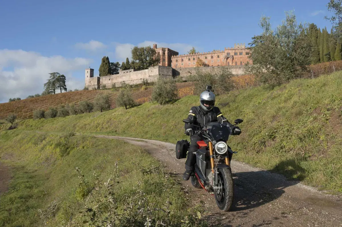 Mettiamo in MOTO l’E-mobility! (16)
