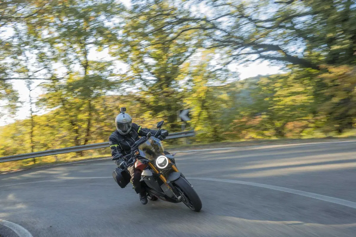 Mettiamo in MOTO l’E-mobility! (23)
