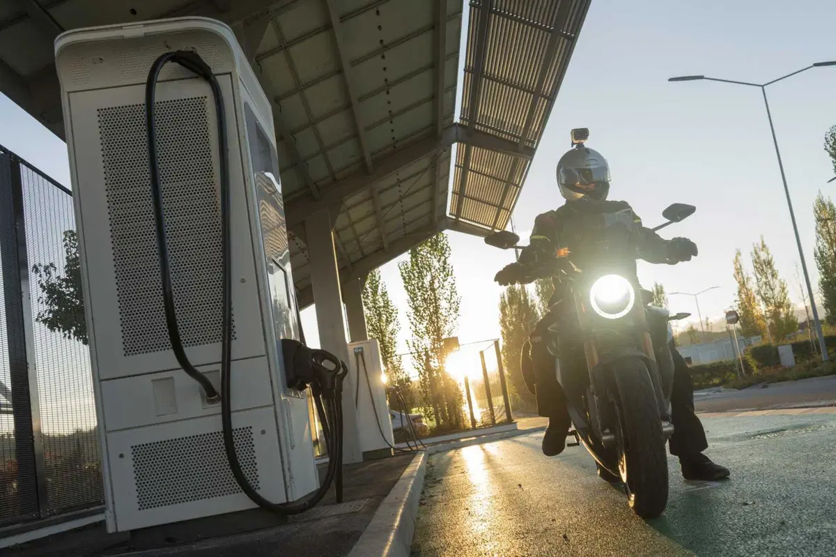 Mettiamo in MOTO l’E-mobility! (24)