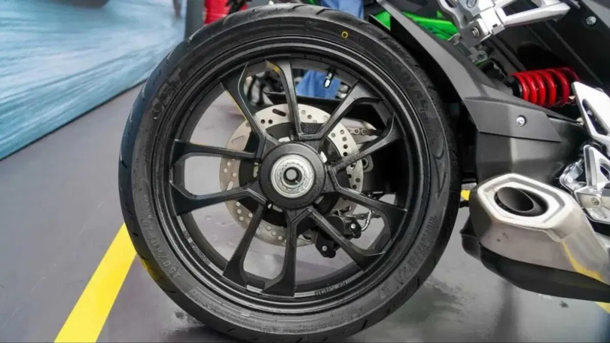 Anche Zongshen mette il monobraccio sulla RC 401 R