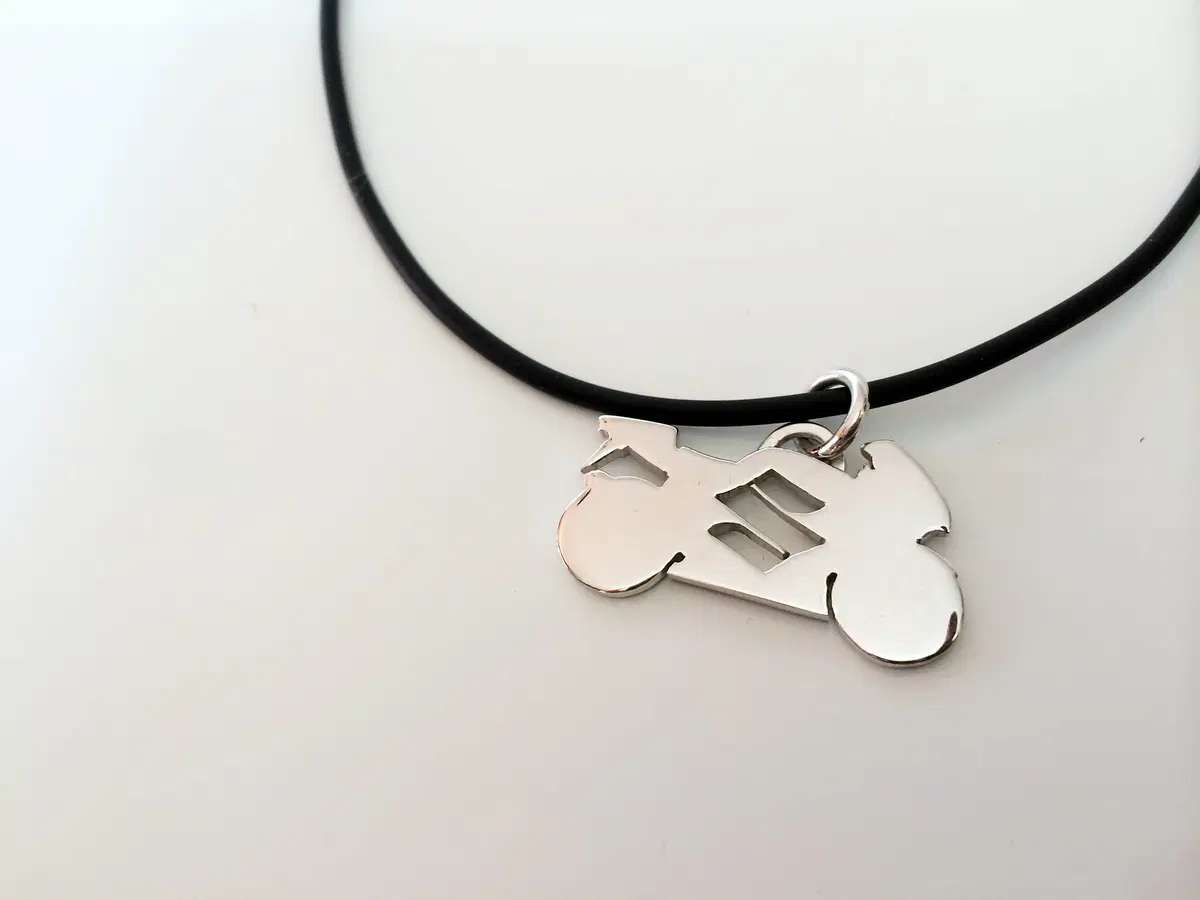Idee regalo Natale 2014: i gioielli per motociclisti di Lamu (5)
