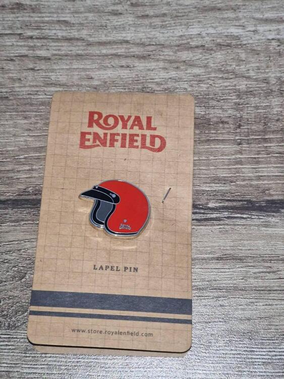 Spilla originale Royal Enfield casco rosso