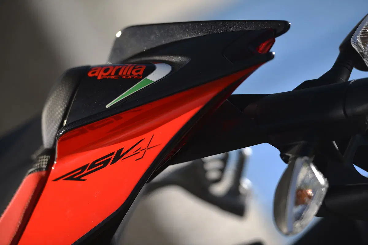Aprilia RSV4 RSV4 Factory APRC ABS (2011 - 15) (8)
