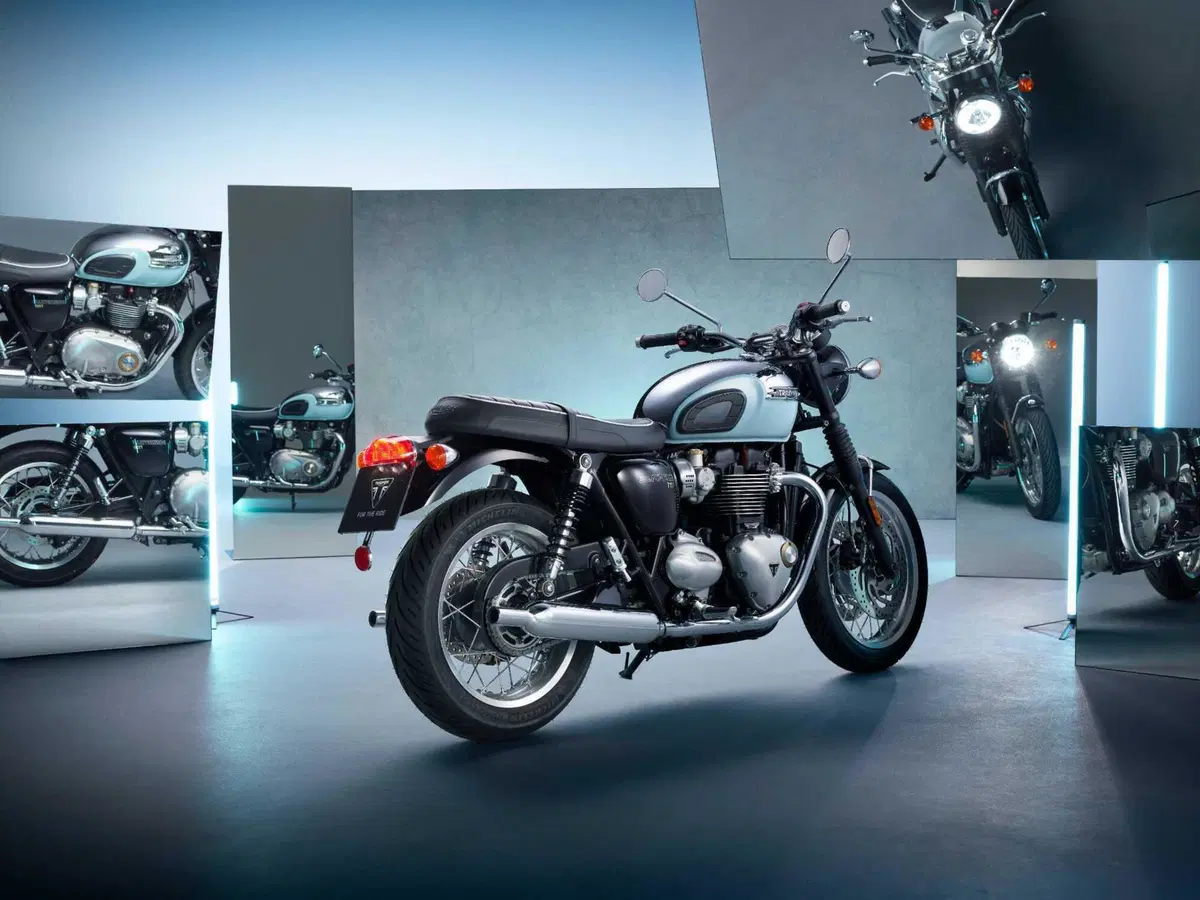 Sali in sella alle nuove Triumph Street Triple: ecco come fare  (10)