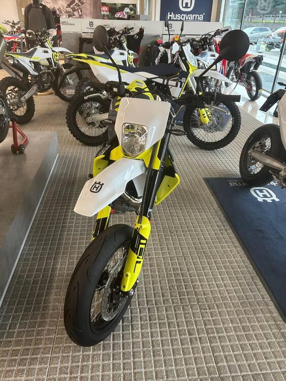 Husqvarna 701 Supermoto (2023 - 24) (2)