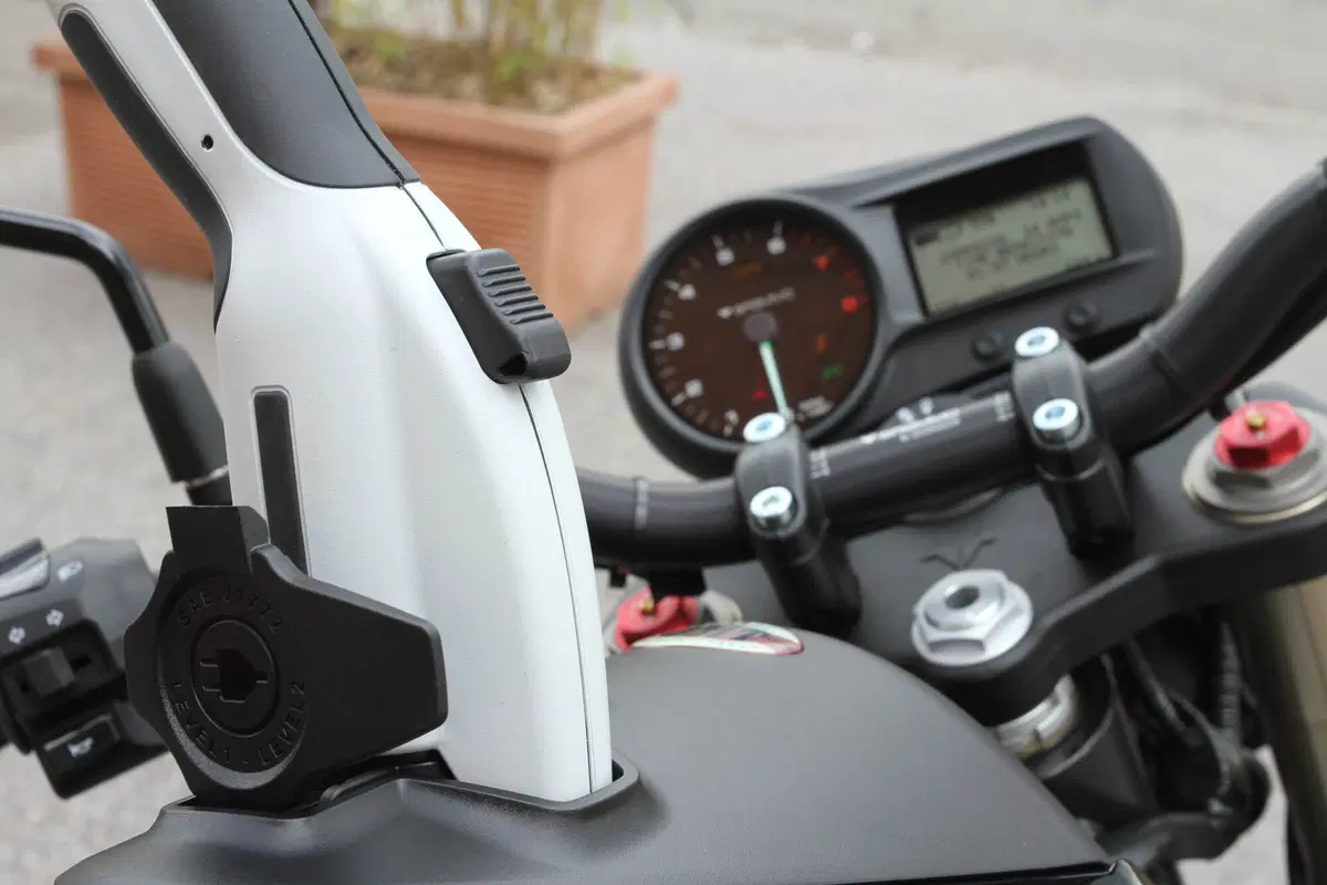 Brammo Empulse R (21)