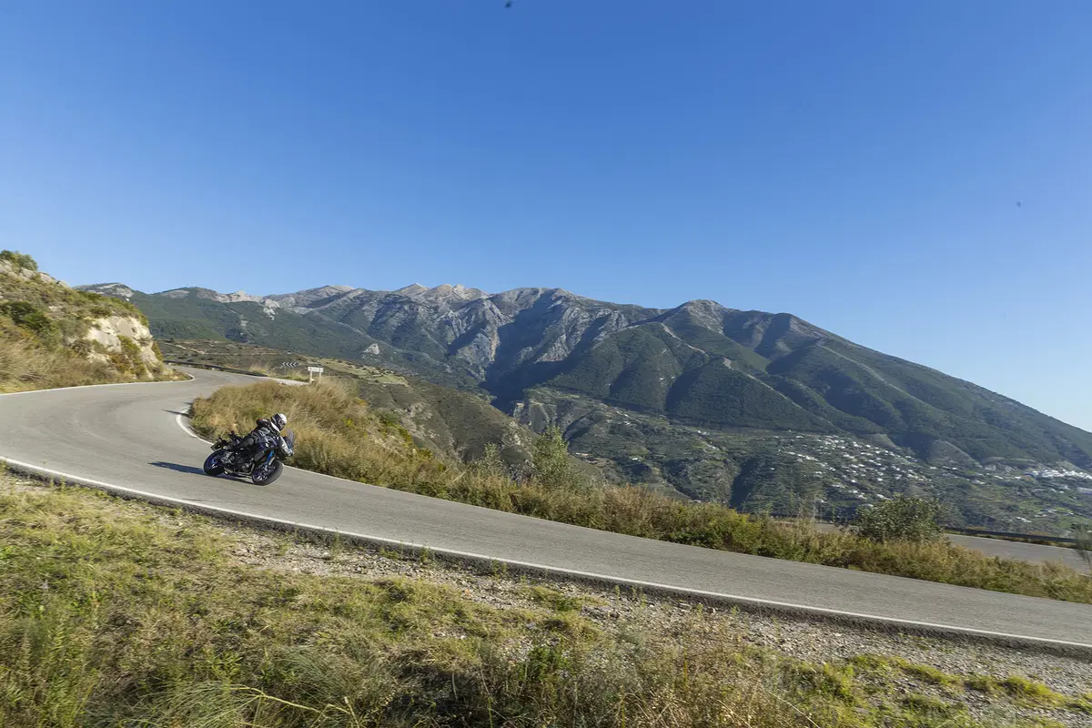 Yamaha MT-09 Tracer (7)