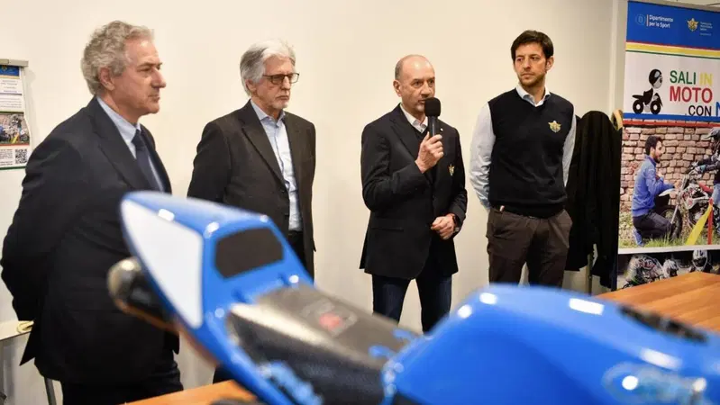 L'FMI fa salire in moto centinaia di bambini. All'insegna dello sport e della sicurezza