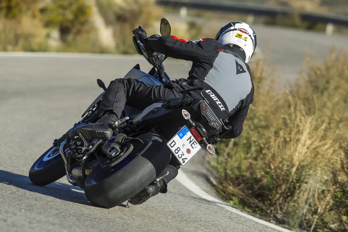 Yamaha MT-09 Tracer (15)