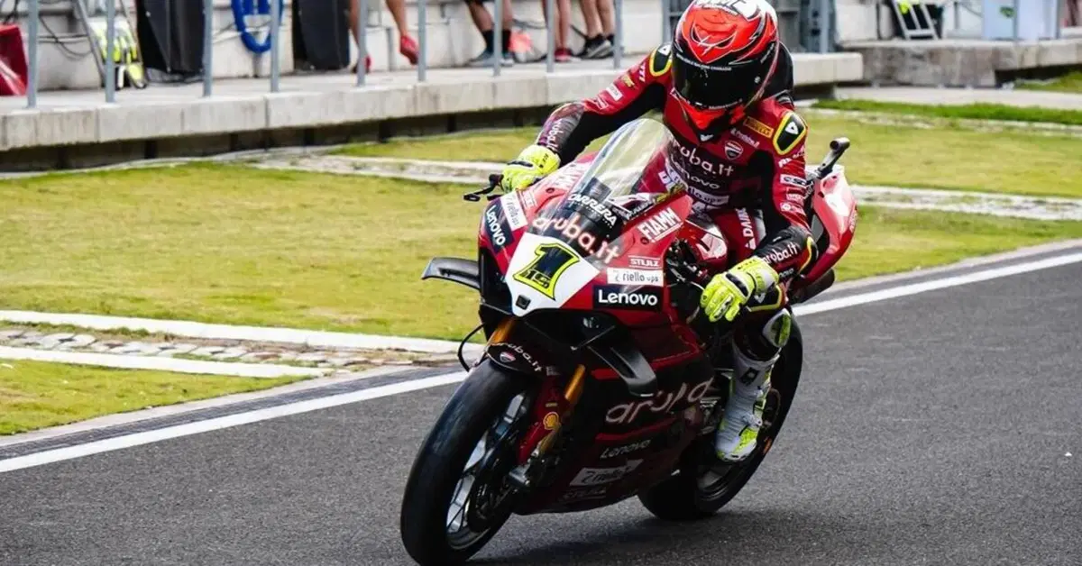 SBK 2023. GP di Indonesia. Alvaro Bautista: "Ho toccato la leva del cambio e sono caduto"