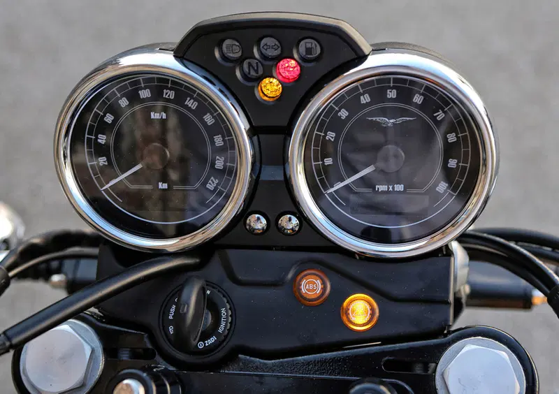 Moto Guzzi V7 V7 II Stone (2015 - 17) (5)