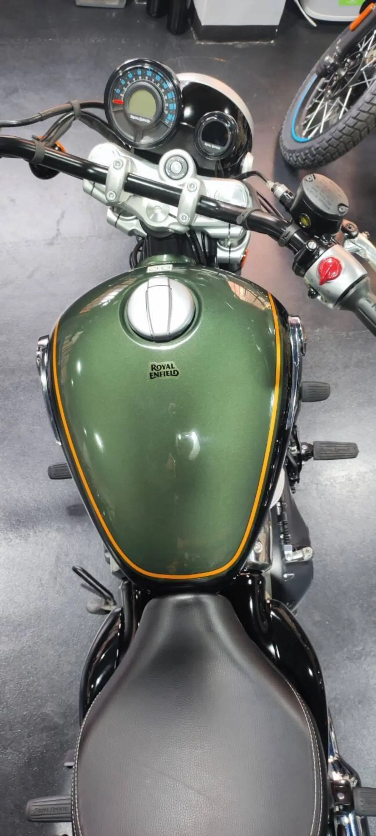 Royal Enfield Super Meteor 650 (2023 - 26) (3)