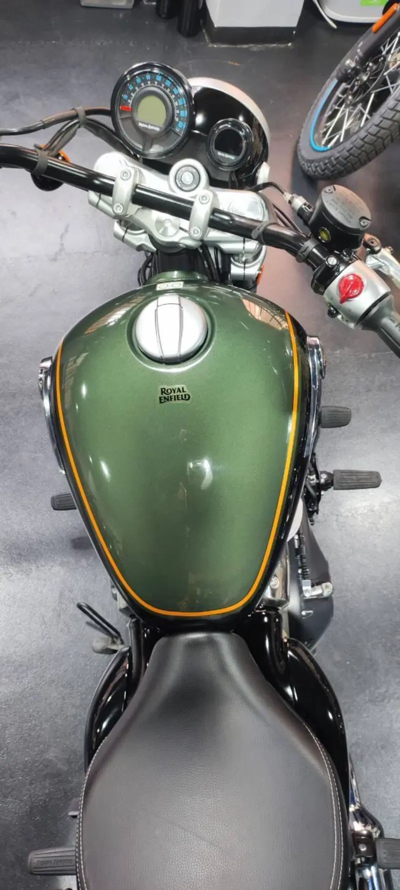 Royal Enfield Super Meteor 650 (2023 - 26) (3)