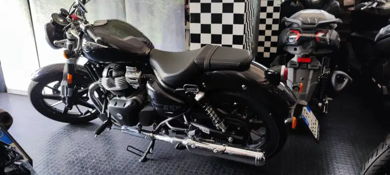 Royal Enfield Super Meteor 650 (2023 - 26) (5)