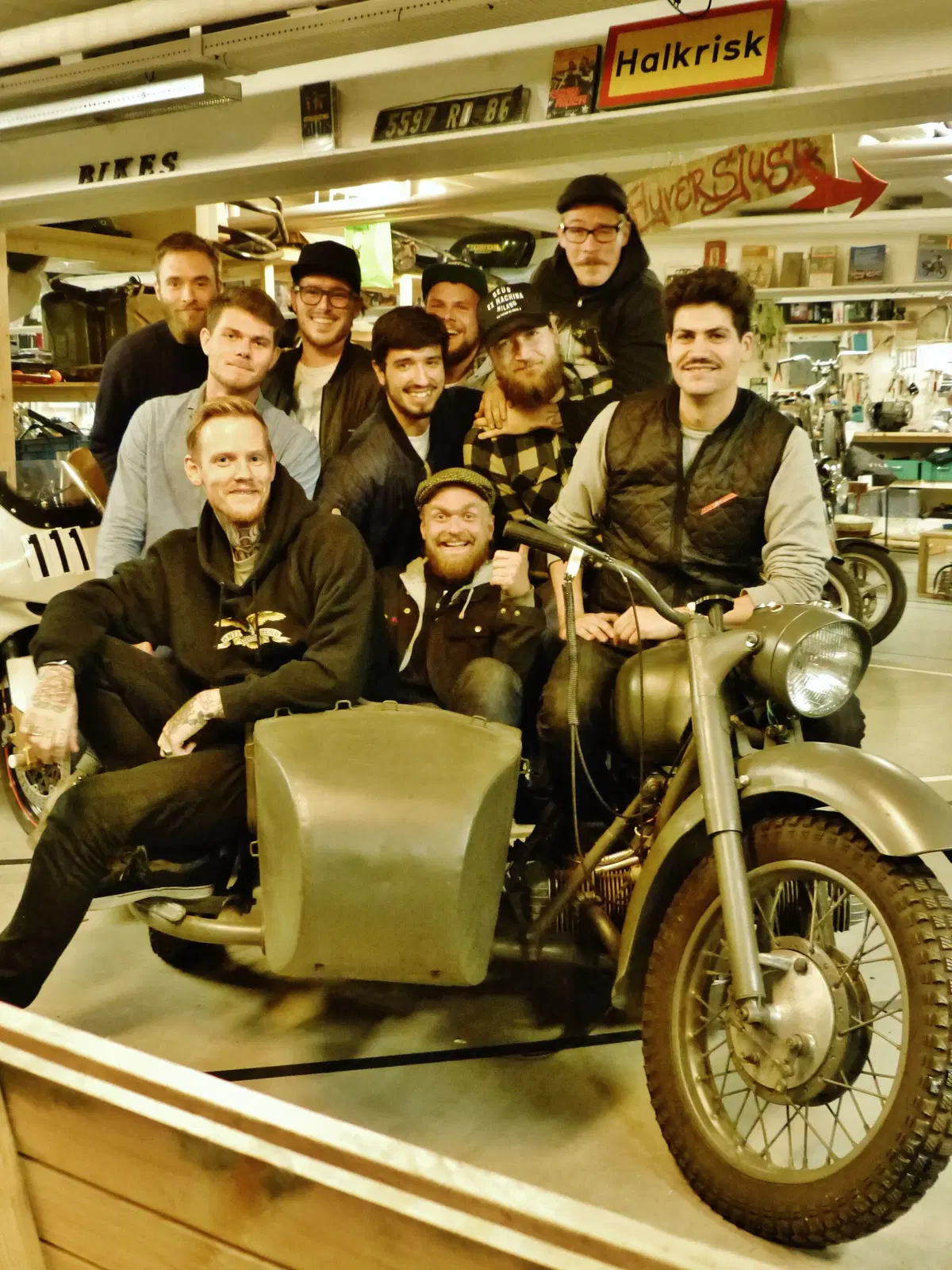 Dead Cat Motorcycles, Vichinghi in moto 