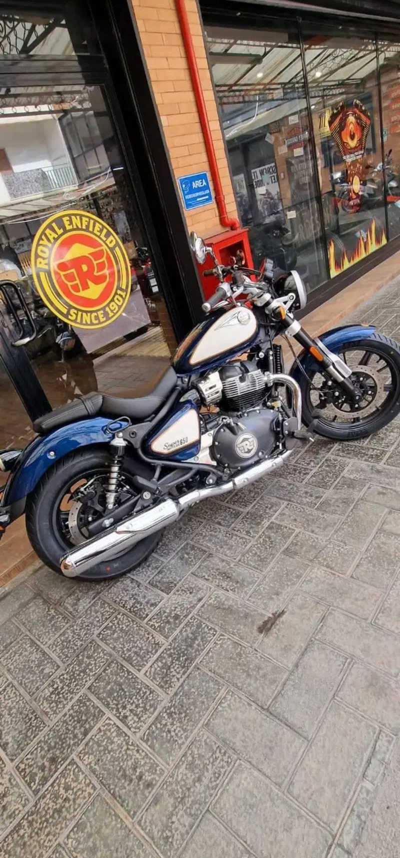 Royal Enfield Super Meteor 650 (2023 - 26) (3)