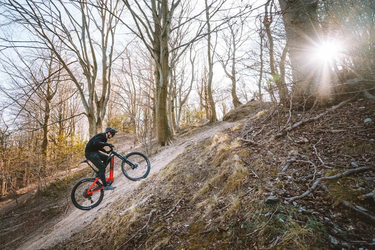 Thok Gram RC 2023: TEST esclusivo della enduro e-bike in carbonio! [VIDEO] (7)