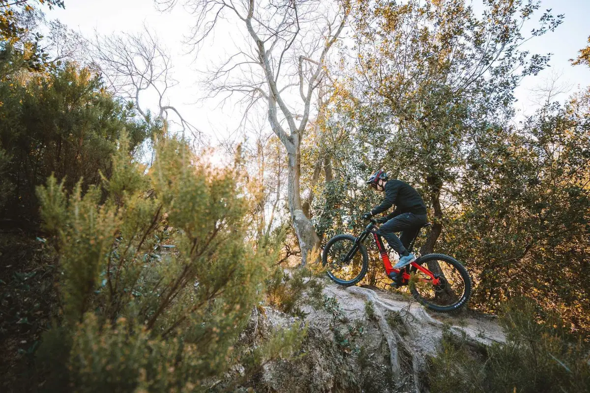 Thok Gram RC 2023: TEST esclusivo della enduro e-bike in carbonio! [VIDEO] (8)