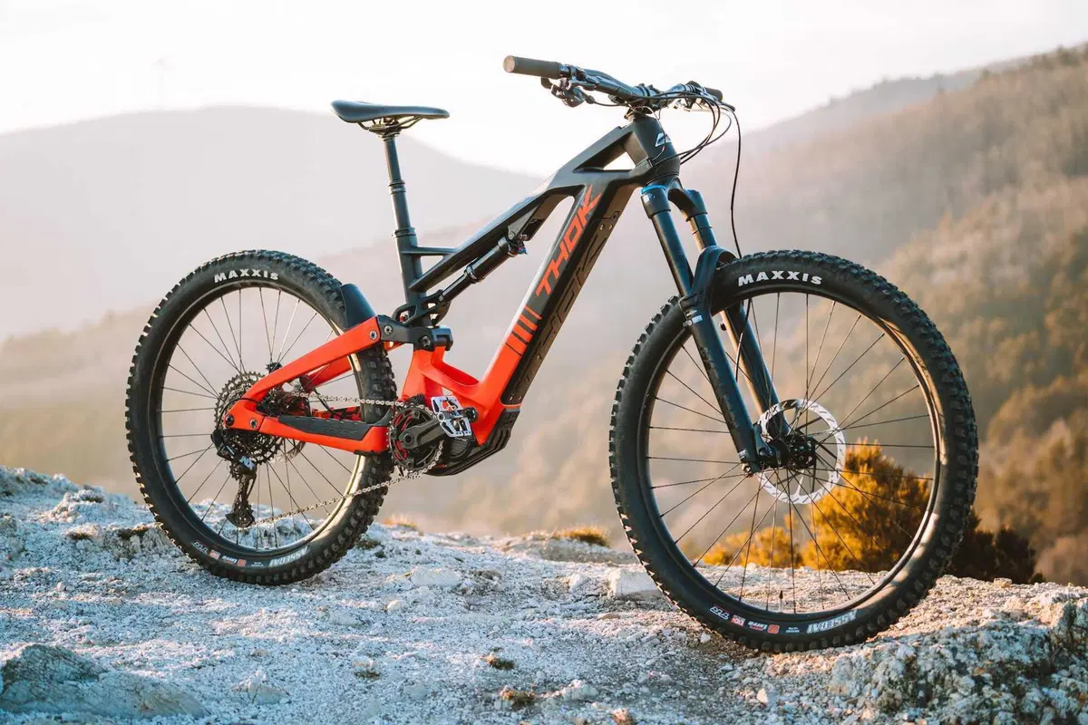 Thok Gram RC 2023: TEST esclusivo della enduro e-bike in carbonio! [VIDEO] (9)