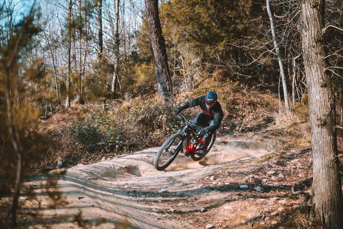 Thok Gram RC 2023: TEST esclusivo della enduro e-bike in carbonio! [VIDEO] (11)