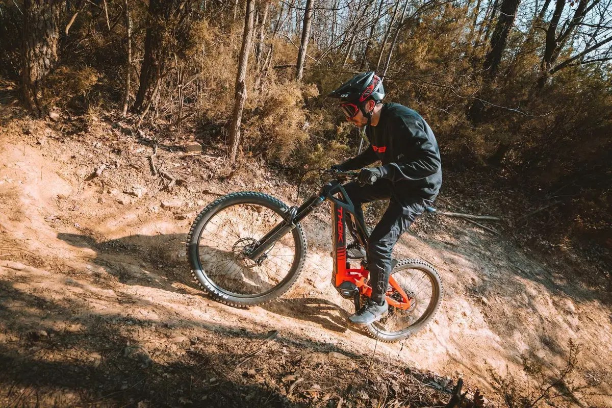 Thok Gram RC 2023: TEST esclusivo della enduro e-bike in carbonio! [VIDEO] (12)