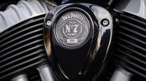 Indian: arriva la Limited Edition verniciata con il Jack Daniel's (6)