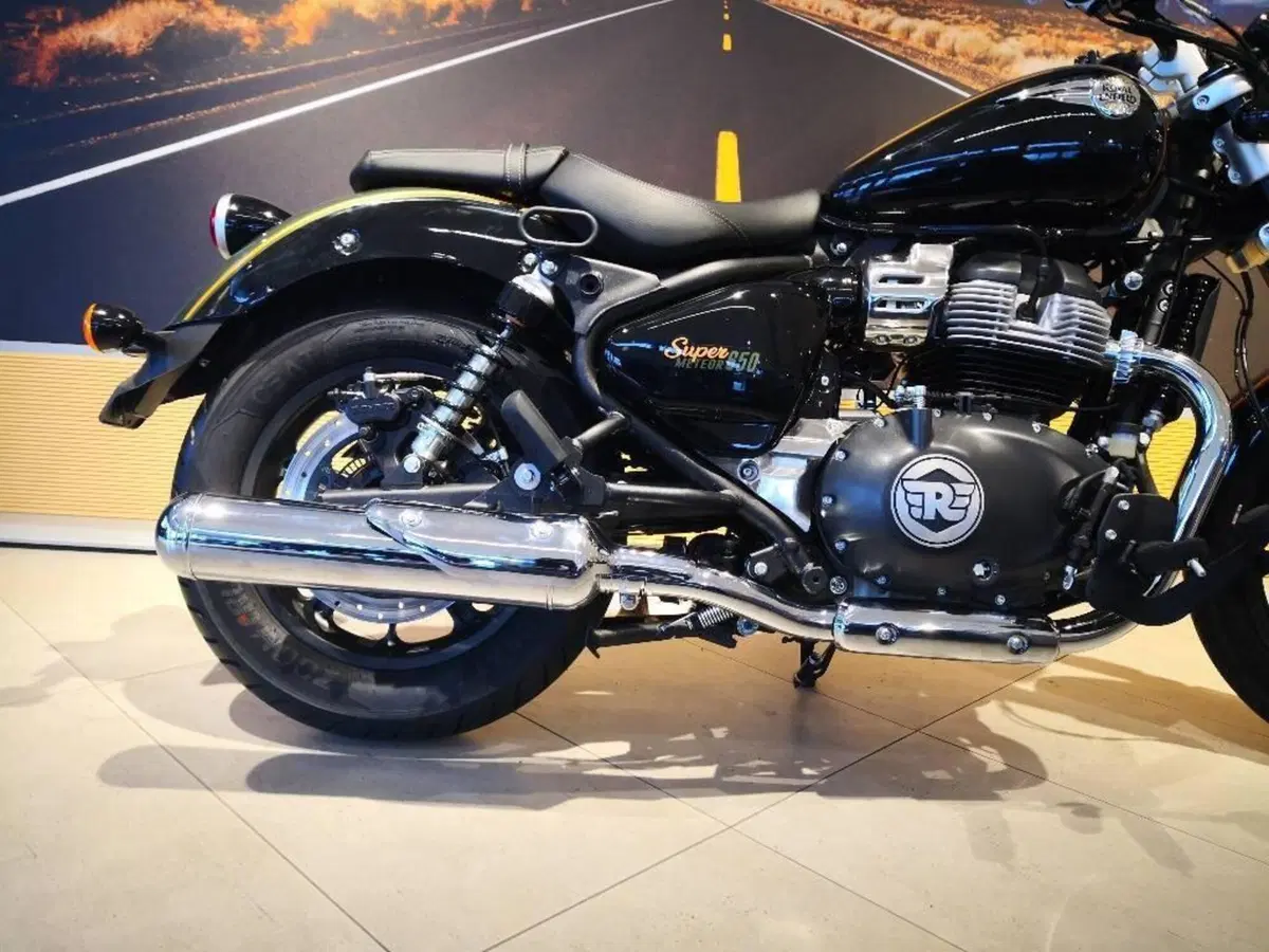 Royal Enfield Super Meteor 650 (2023 - 26) (5)