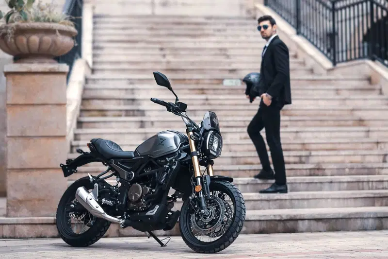 Voge Trofeo 300ACX Scrambler (2021 - 26) (2)