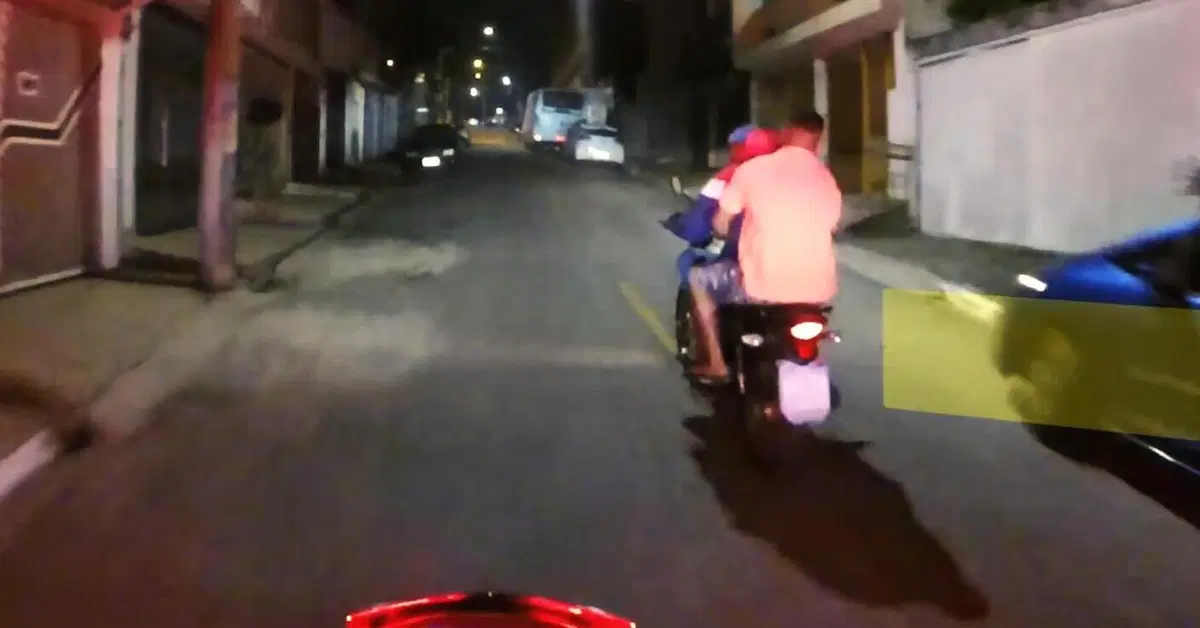 Poliziotto o Youtuber? Sicurezza o pericolo? Questo inseguimento folle &egrave; necessario? [VIDEO]