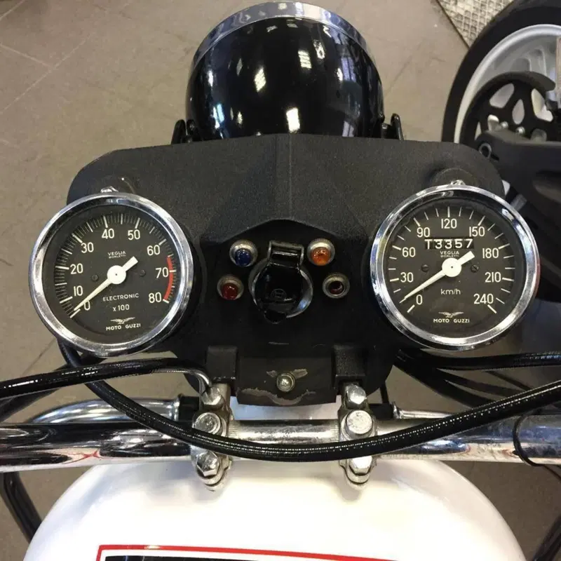 Moto Guzzi V7 Special (3)