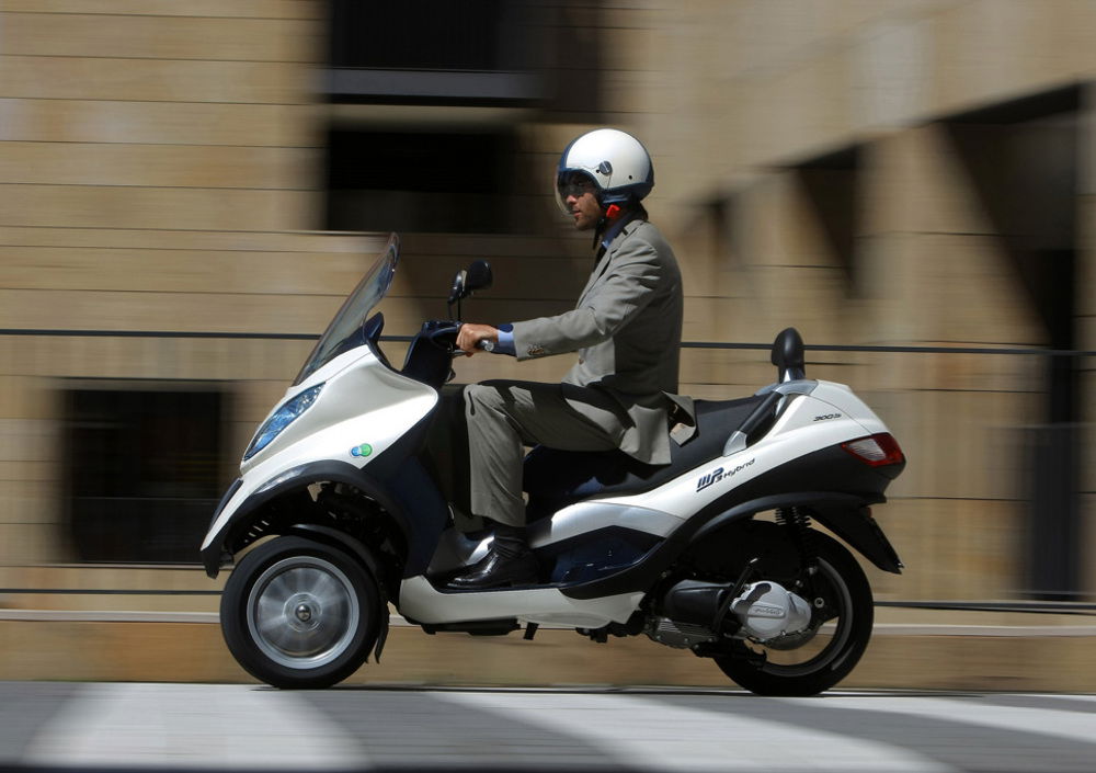 Piaggio MP3 300 Hybrid ERL (2010 - 16)