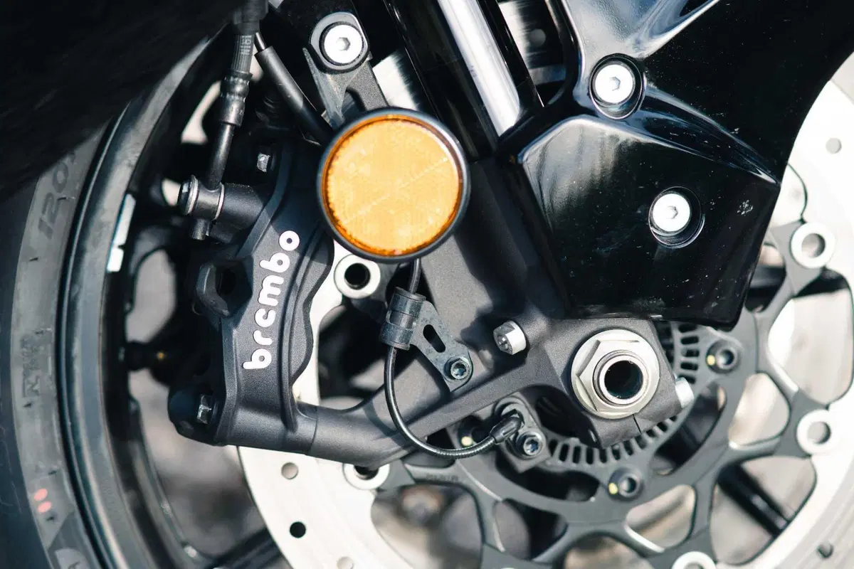 Kawasaki Ninja H2 SX SE Vs Suzuki GSX1300R Hayabusa: il club dei 300 km/h (5)