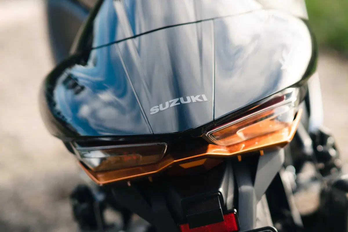 Kawasaki Ninja H2 SX SE Vs Suzuki GSX1300R Hayabusa: il club dei 300 km/h (8)