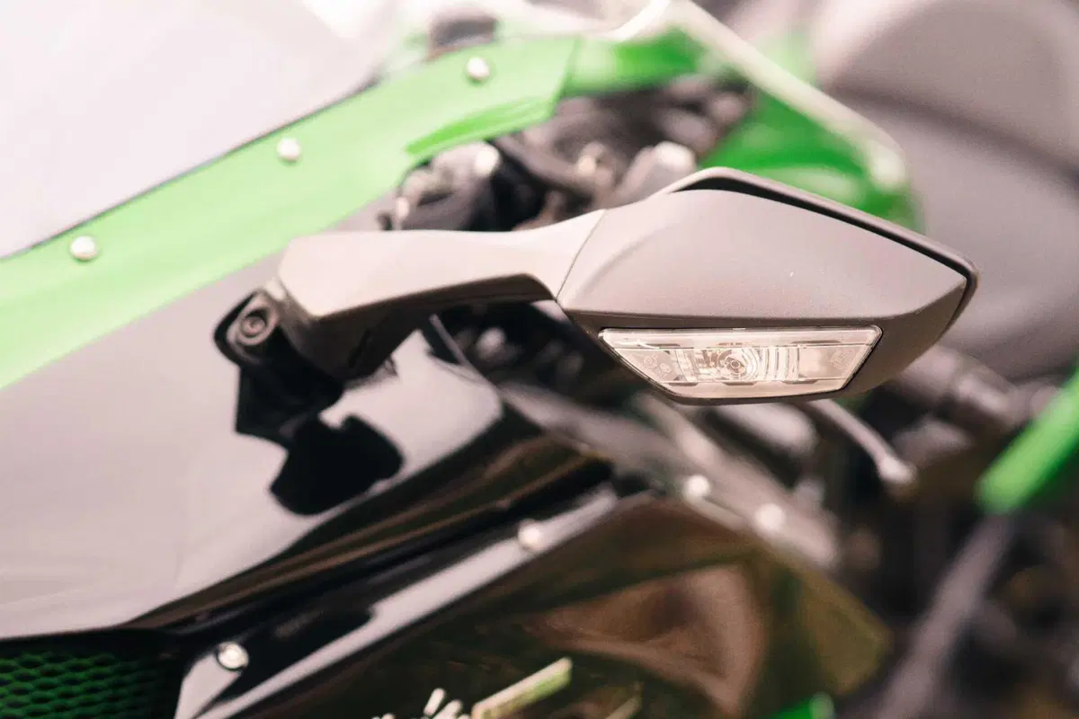 Kawasaki Ninja H2 SX SE Vs Suzuki GSX1300R Hayabusa: il club dei 300 km/h (9)