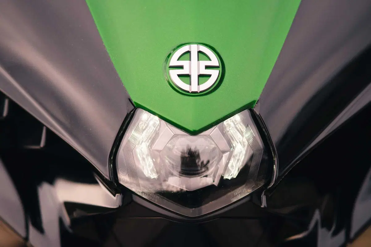 Kawasaki Ninja H2 SX SE Vs Suzuki GSX1300R Hayabusa: il club dei 300 km/h (13)