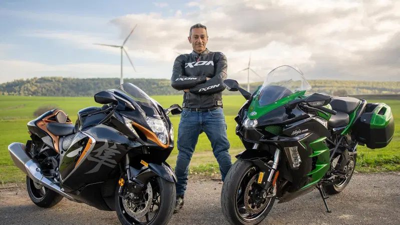 Kawasaki Ninja H2 SX SE Vs Suzuki GSX1300R Hayabusa: il club dei 300 km/h [VIDEO]