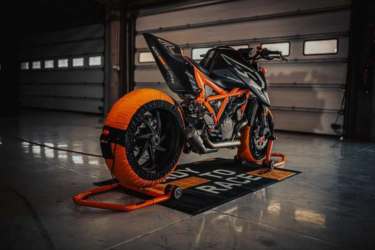 KTM 1290 Super Duke RR 2023: soli 500 esemplari di puro "Ready to Race"  (2)
