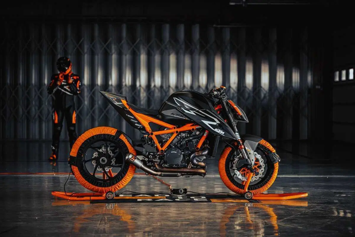 KTM 1290 Super Duke RR 2023: soli 500 esemplari di puro "Ready to Race"  (3)