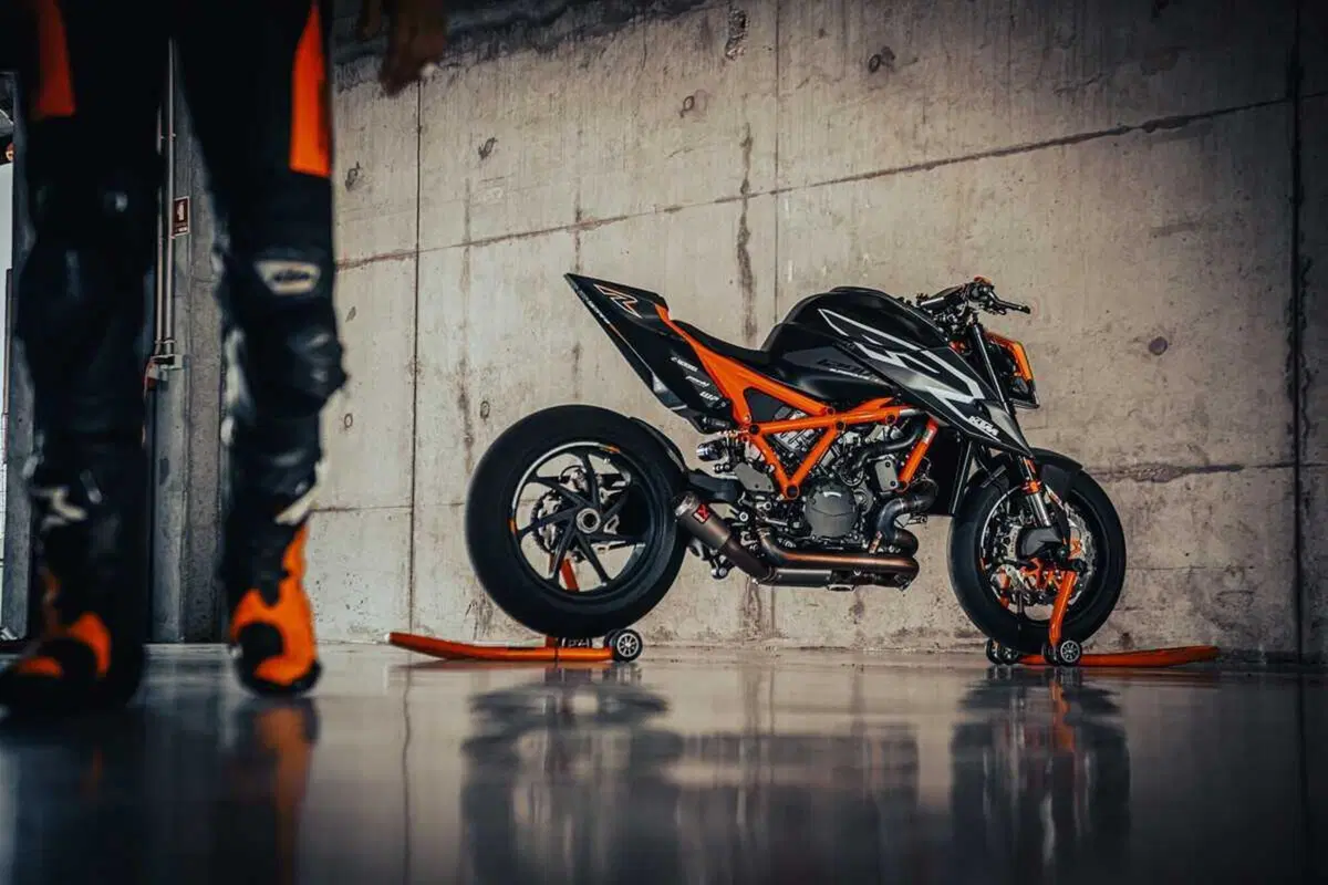 KTM 1290 Super Duke RR 2023: soli 500 esemplari di puro "Ready to Race"  (4)