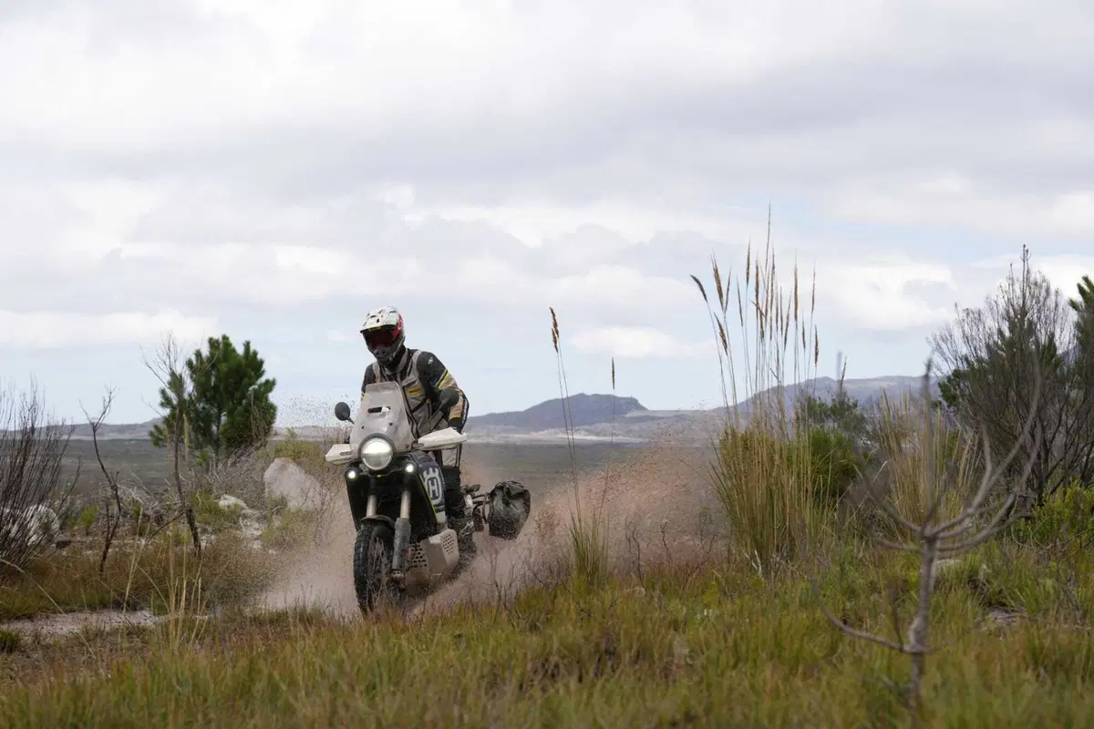 TEST Husqvarna Norden 901 Expedition: l'avventura tra le mani! [VIDEO]