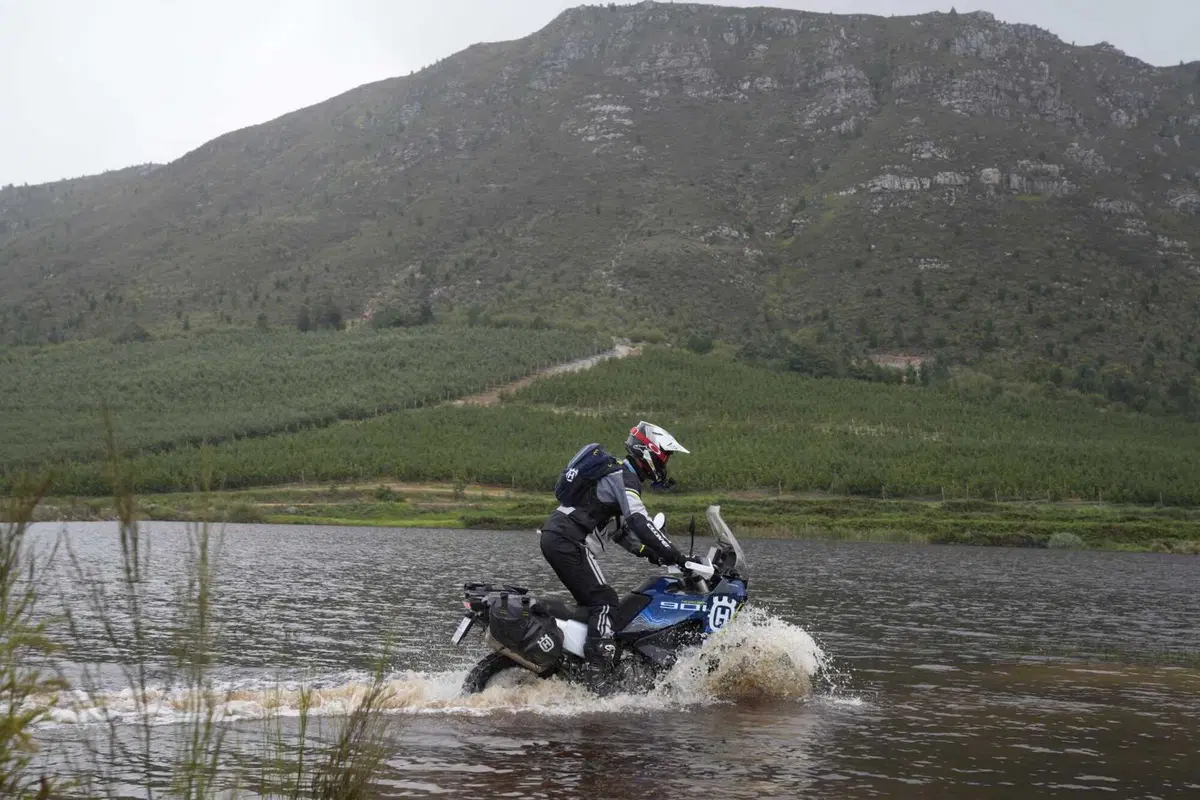 TEST Husqvarna Norden 901 Expedition: l'avventura tra le mani! [VIDEO] (3)