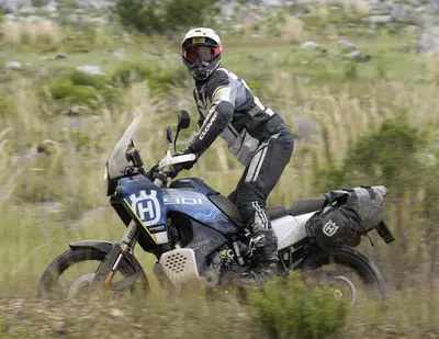 TEST Husqvarna Norden 901 Expedition: l'avventura tra le mani! [VIDEO]
